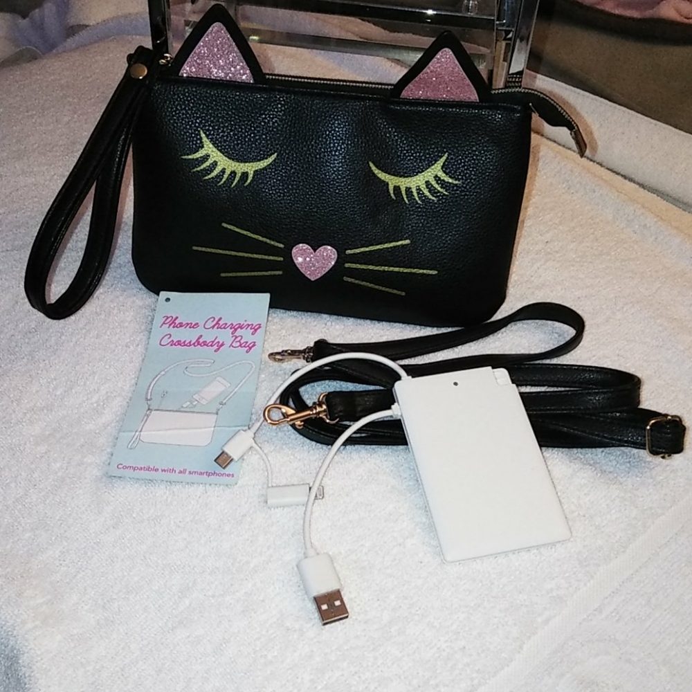 Kitten Heart ❤️ Nose 🐱Charging Wristlet 👝